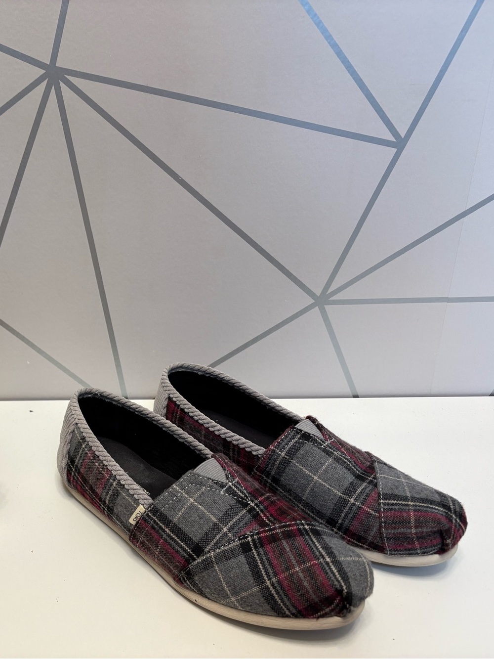 Toms Gray Red Plaid Slip-On Shoes  Venice Collection Size 7